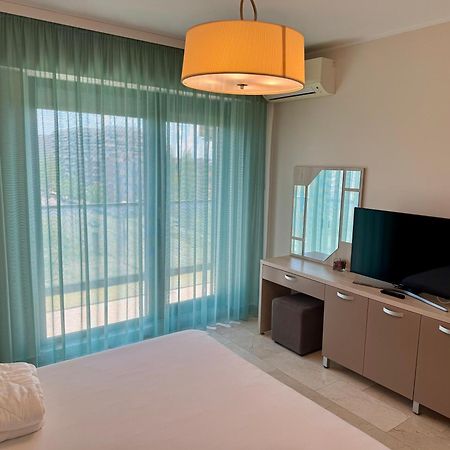 Sophia 3 Luxury Apartments Mamaia Room photo