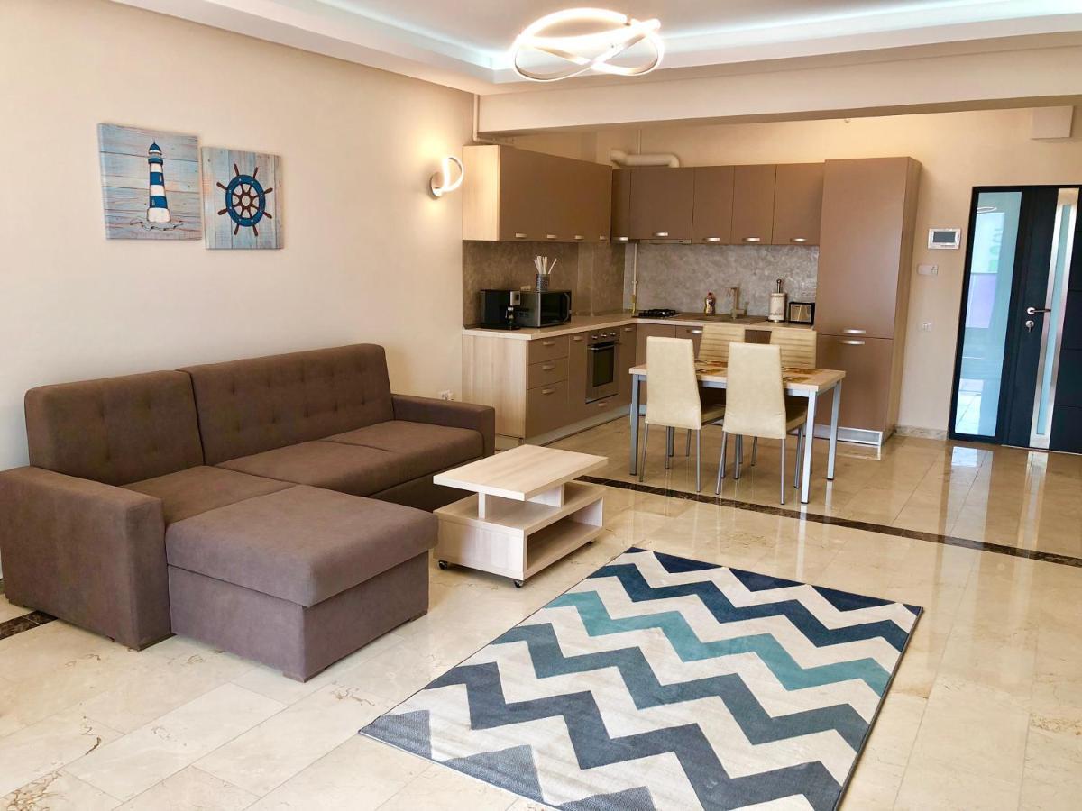 Sophia 3 Luxury Apartments Mamaia Exterior photo