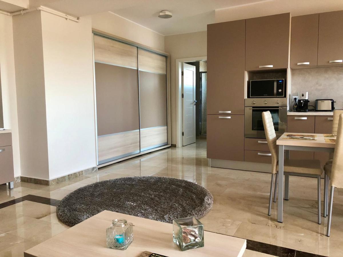 Sophia 3 Luxury Apartments Mamaia Exterior photo