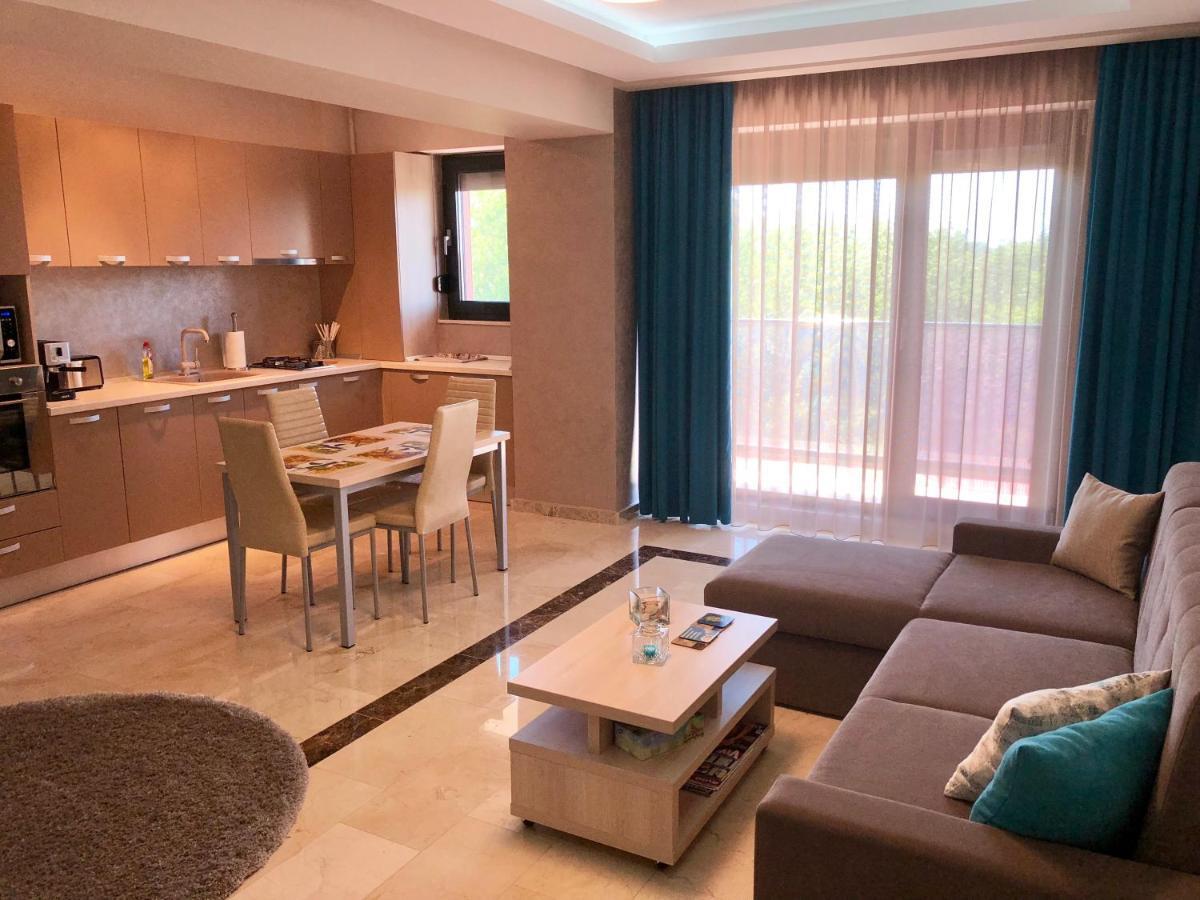 Sophia 3 Luxury Apartments Mamaia Exterior photo
